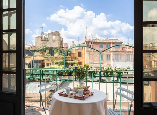 Margutta Colors on Canvas Apartment